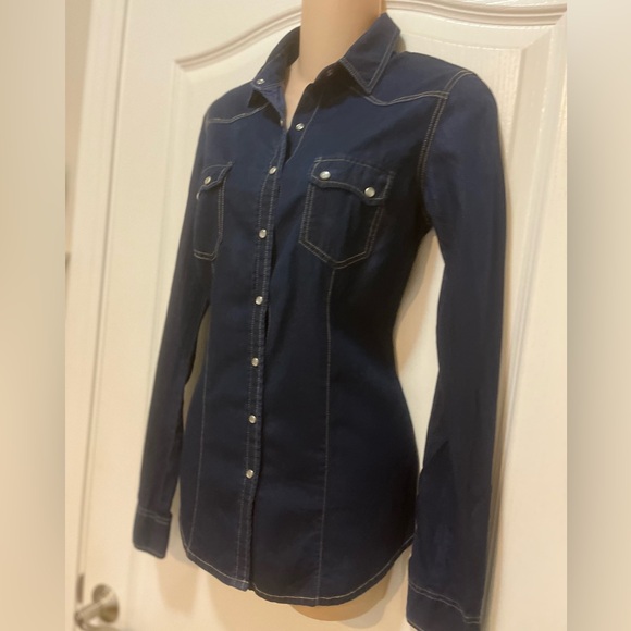 Forever 21 Dark Blue Chambray Denim Pearl Snap Western Shirt, Size S, NWOT - Picture 4 of 9